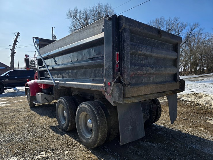 1999-peterbilt-330-image-8