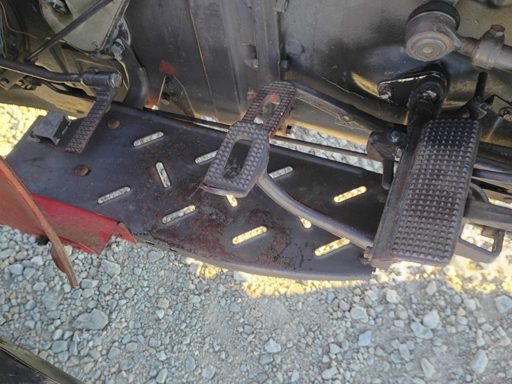 1983-massey-ferguson-240-image-31