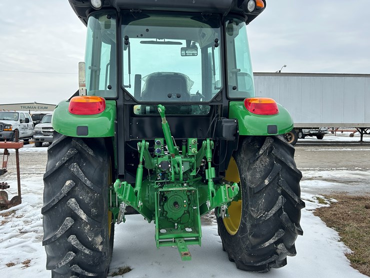 2019-john-deere-5075e-image-11