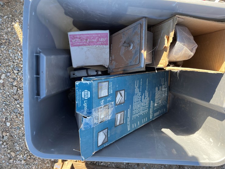 #3304-•-miscellaneous-big-truck-parts-image-3