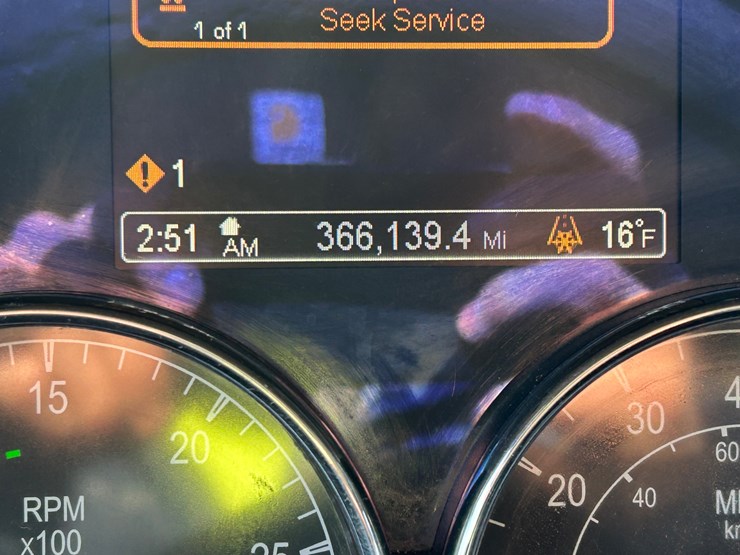 2015-peterbilt-567-image-148