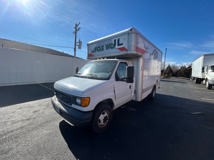 2006-ford-e450-image-1