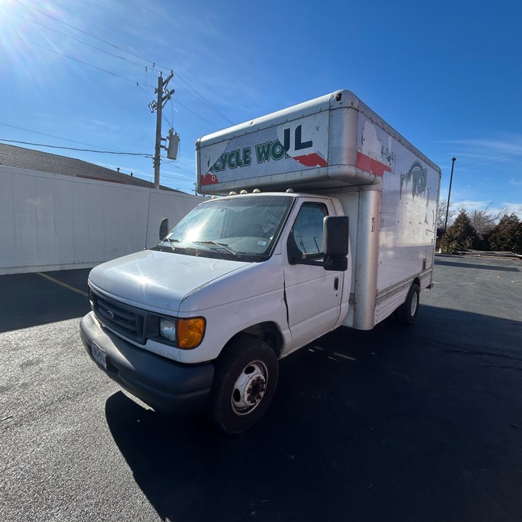 2006 FORD E450