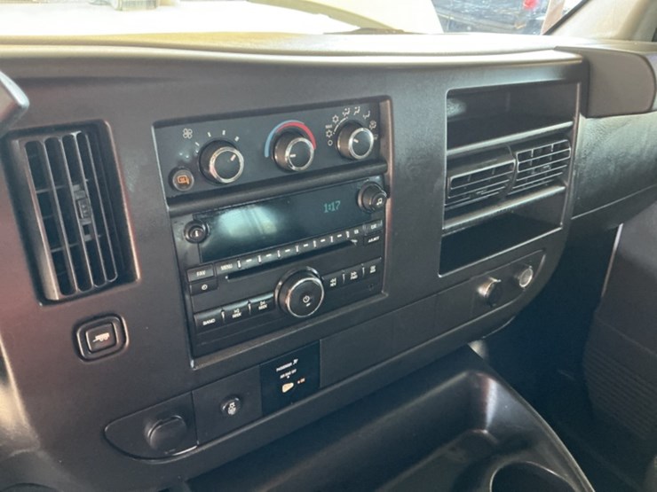 2014-chevrolet-express-2500-image-21