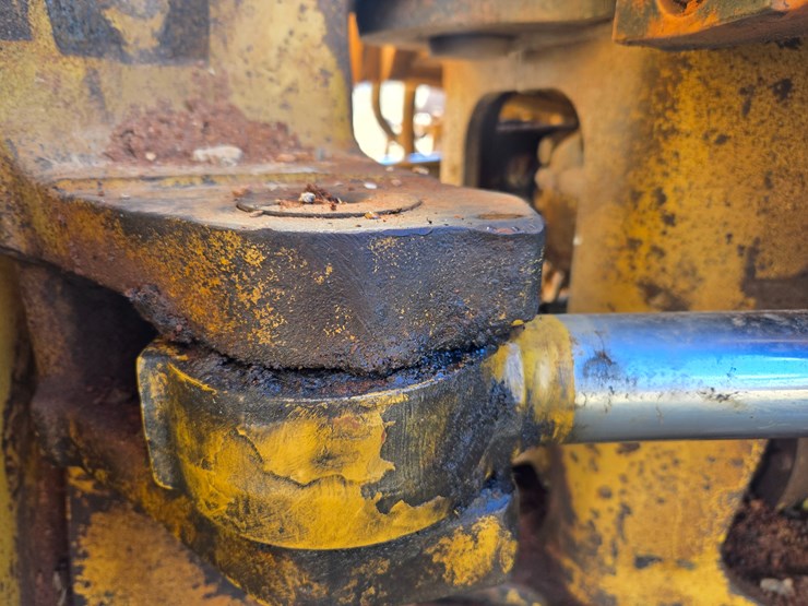 caterpillar-d25c-image-87