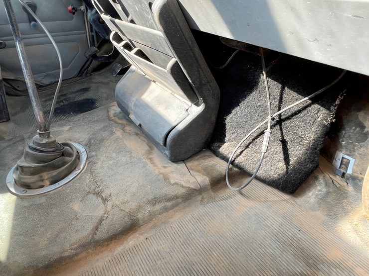 1996-freightliner-fl80-image-139