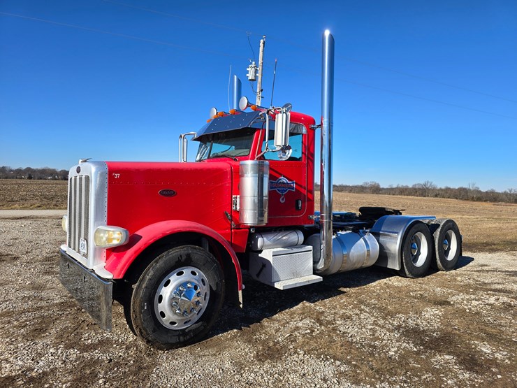 2008-peterbilt-388-image-4