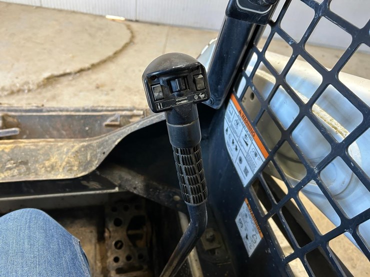 2017-bobcat-t590-image-24