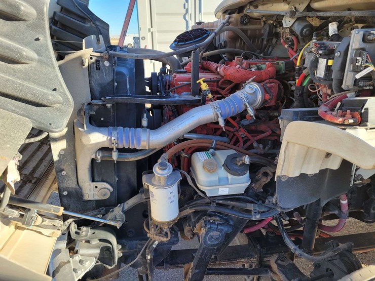 2014-freightliner-m2-106-image-28