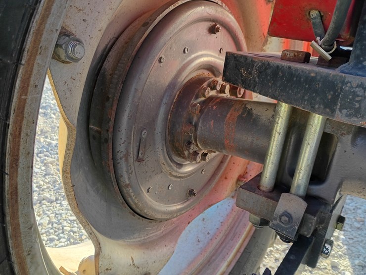 1983-massey-ferguson-240-image-63