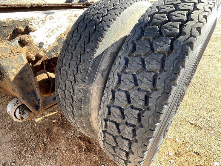 1996-freightliner-fl80-image-104