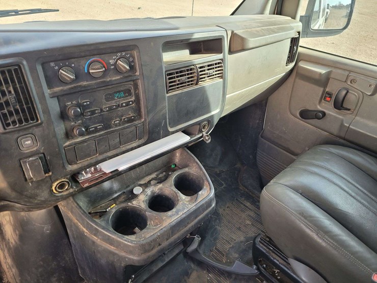 2005-chevrolet-express-1500-image-18