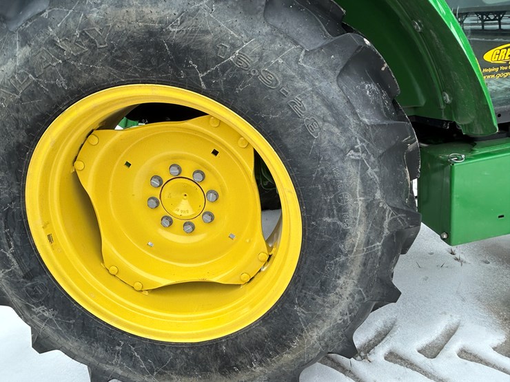 2019-john-deere-5075e-image-16