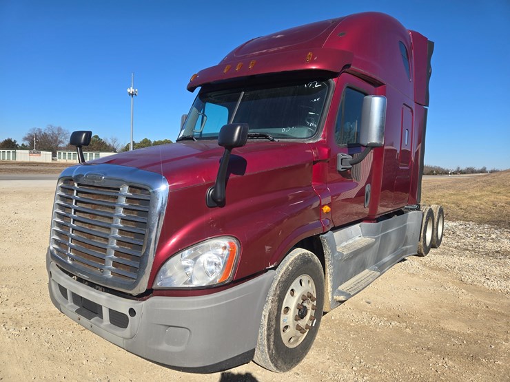 2014-freightliner-cascadia-125-image-1