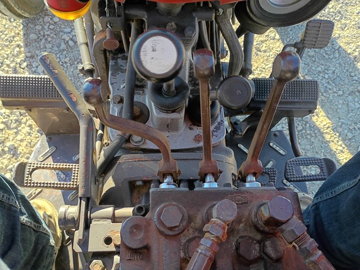 1983-massey-ferguson-240-image-39