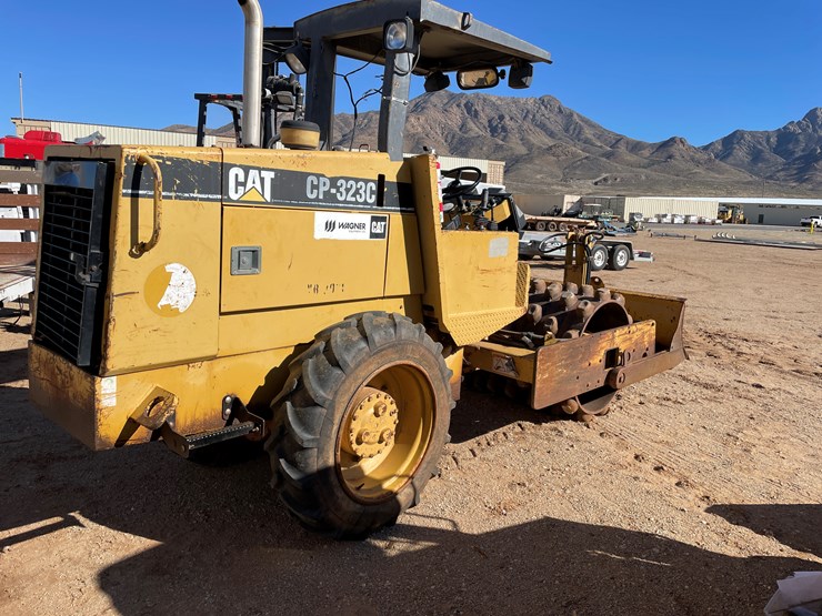 caterpillar-cp-323-image-3