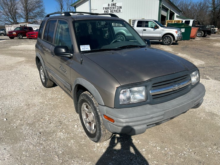 2003-chevrolet-tracker-image-18