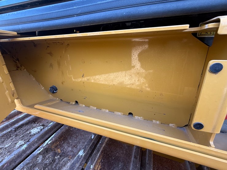 2023-caterpillar-953-image-40