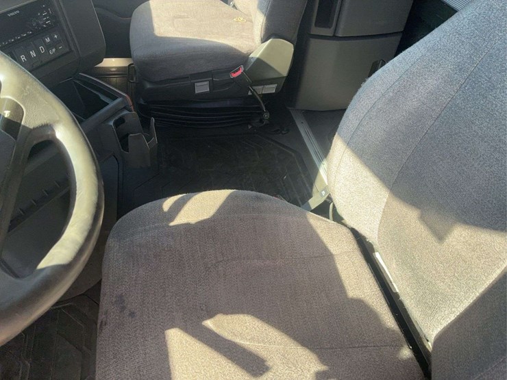 2019-volvo-volvo-vnl-tandem-axle-dual-conventional-new-generation-tractor-truck-image-24