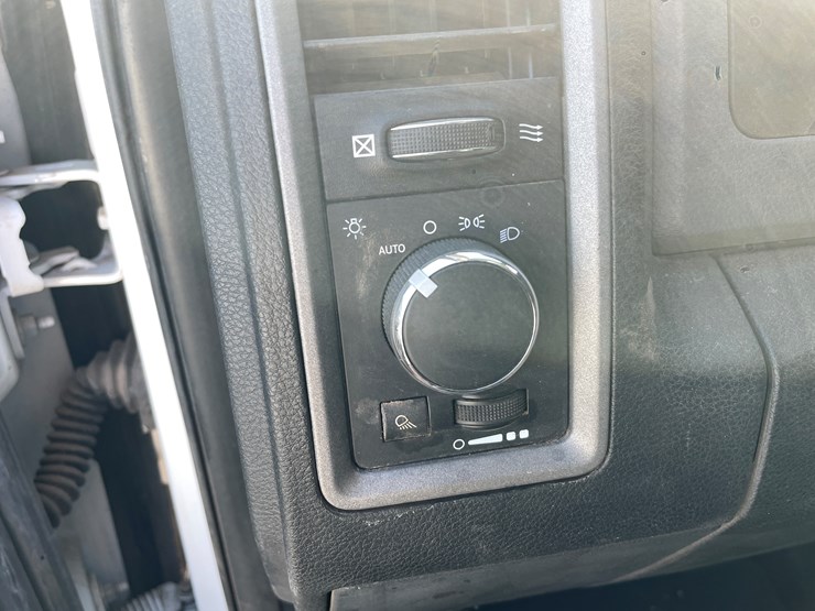 2016-dodge-2500-image-17