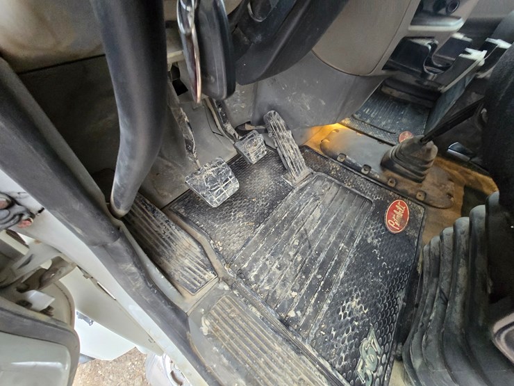 2020-peterbilt-567-image-162