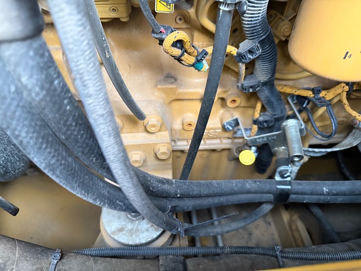 2023-caterpillar-953-image-67