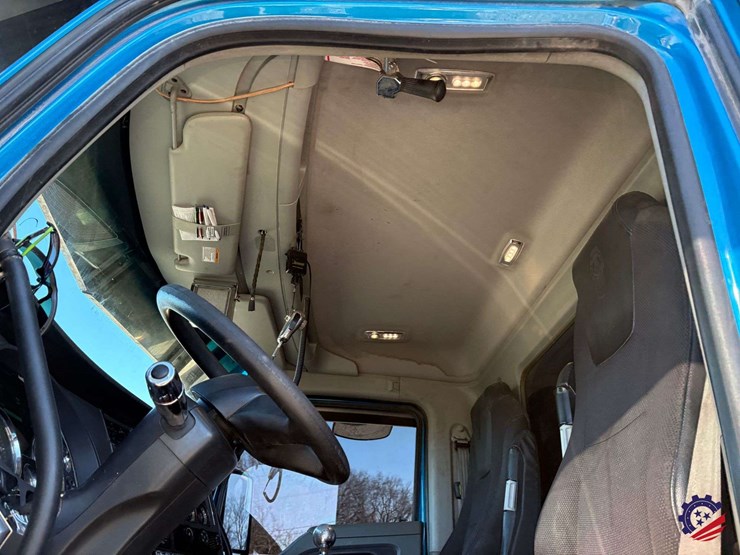 2020-kenworth-t880-image-53