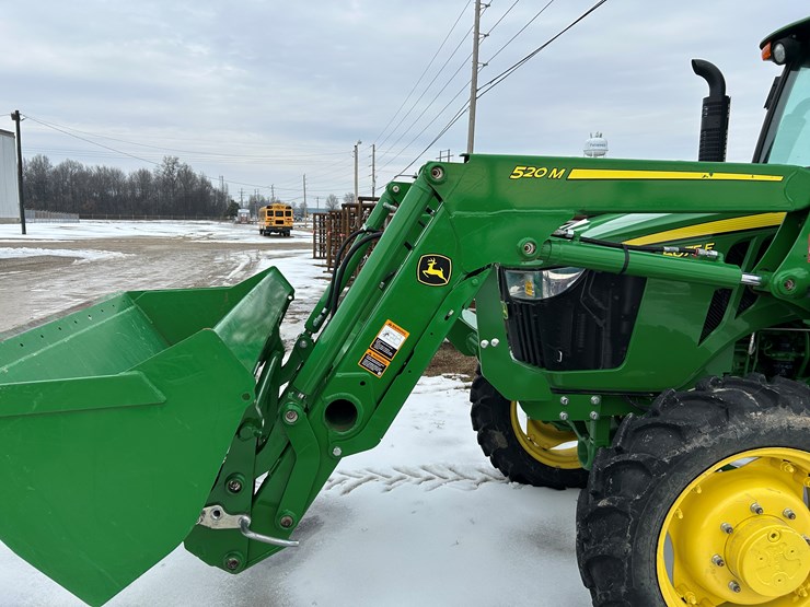 2019-john-deere-5075e-image-3