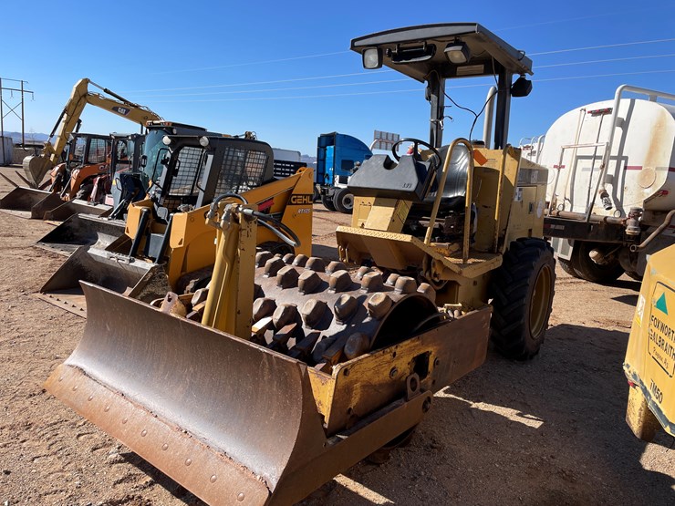 caterpillar-cp-323-image-1