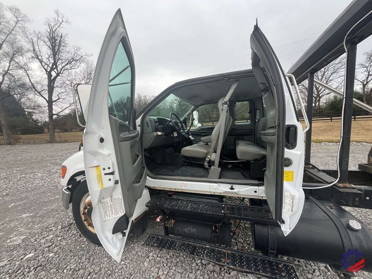 2004-ford-f650-image-66