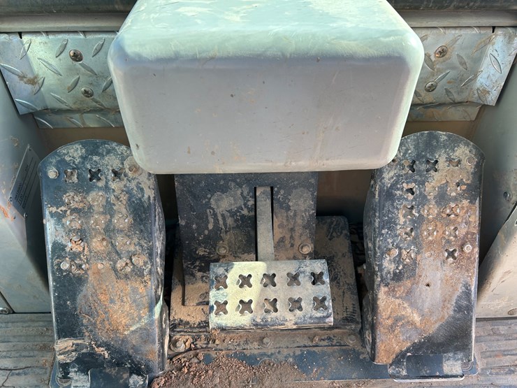 2004-deere-755c-image-77