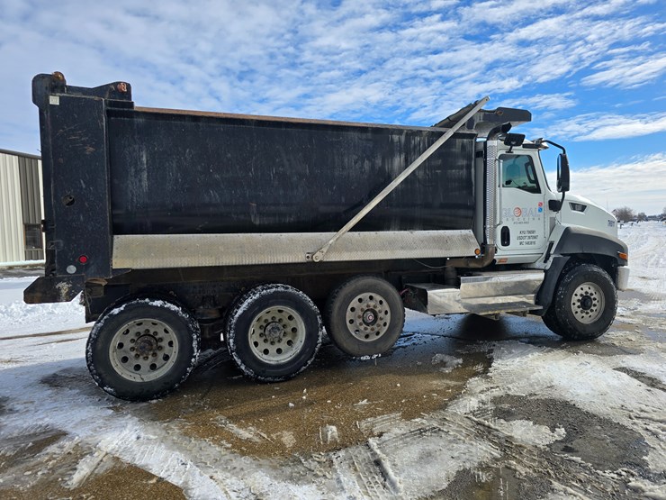 2012-caterpillar-660-image-19