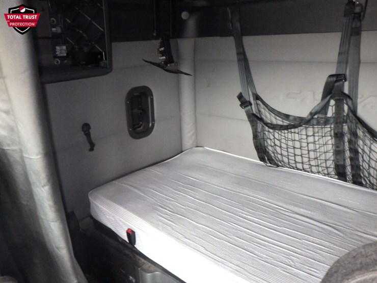 2020-freightliner-cascadia-126-image-20