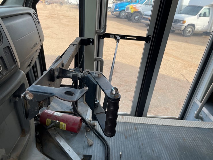 2009-ford-e350-image-12