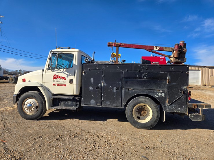 1996-freightliner-fl70-image-7