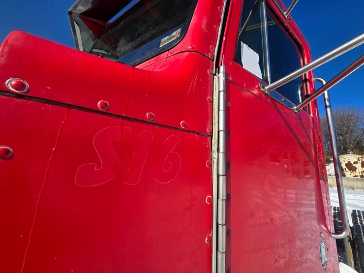 1996-peterbilt-385-image-102