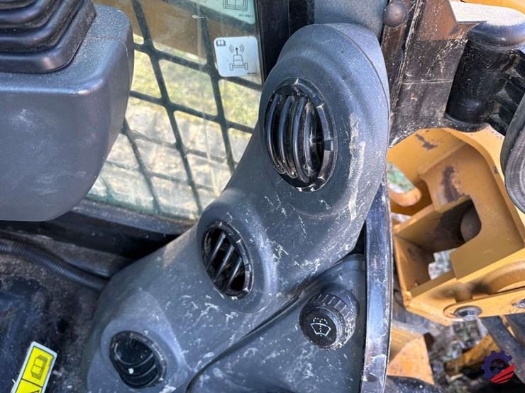 2020-caterpillar-289d3-image-49