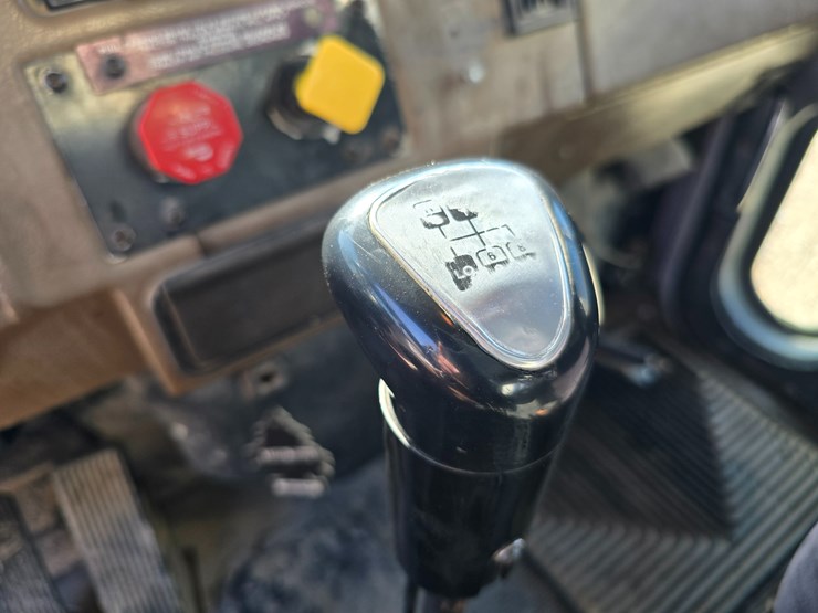 1999-peterbilt-330-image-87