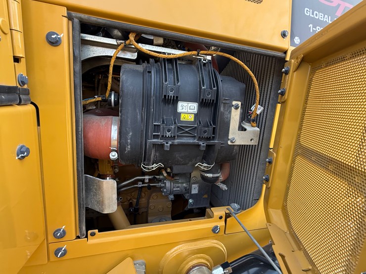 2023-caterpillar-953-image-36