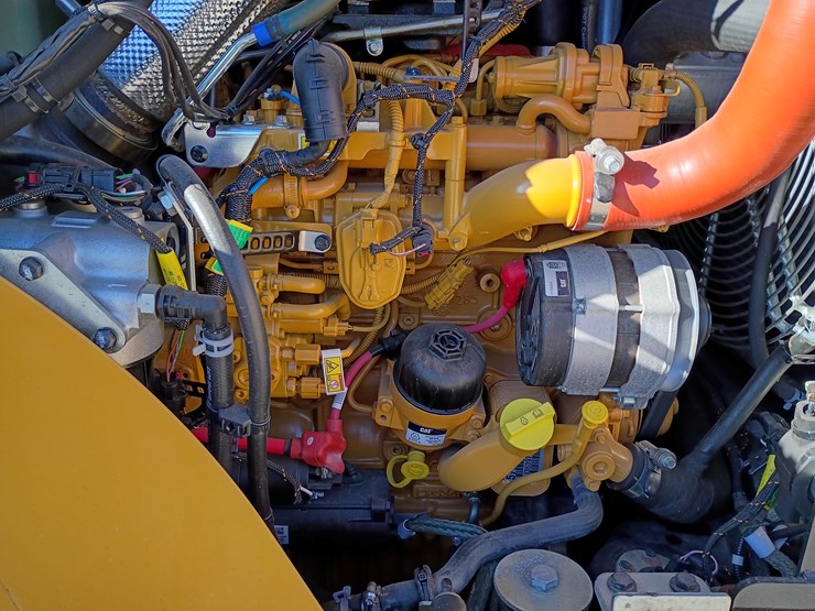 2023-caterpillar-910-image-17