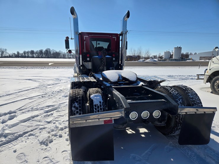 1995-freightliner-fld120-image-19