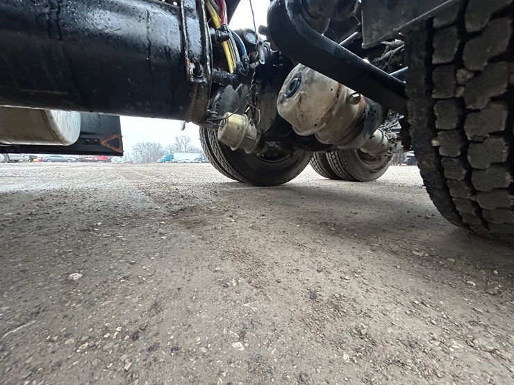 2015-freightliner-cascadia-125-image-95