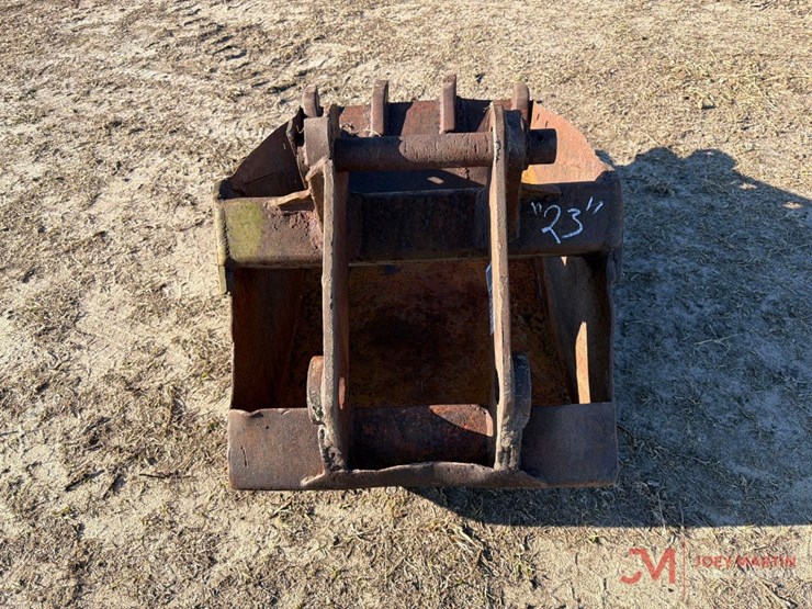 23"-tooth-bucket-backhoe-attachment-image-5