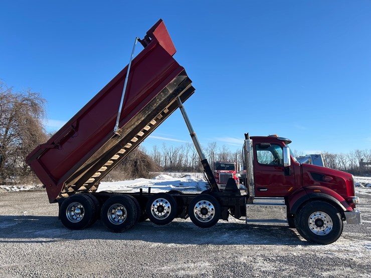 2015-peterbilt-567-image-60