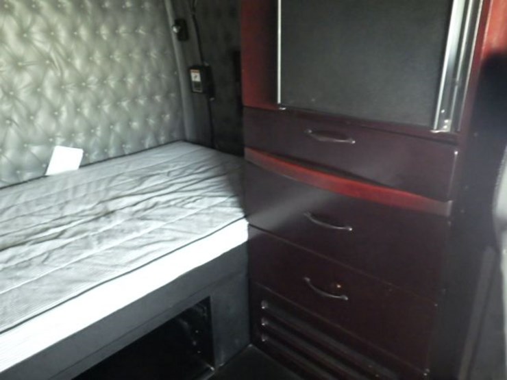 2020-western-star-5700xe-image-6