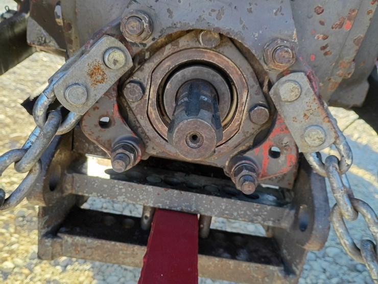 1983-massey-ferguson-240-image-48