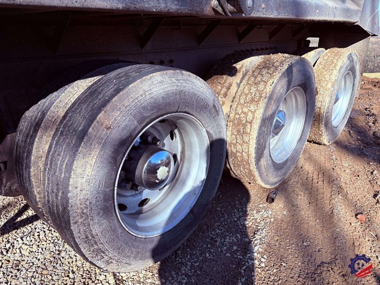 1999-peterbilt-357-image-13