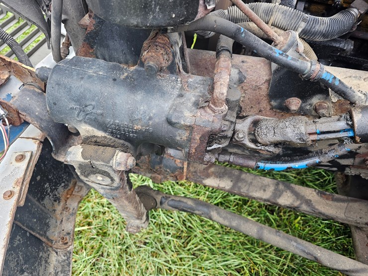 2000-freightliner-fl60-image-32