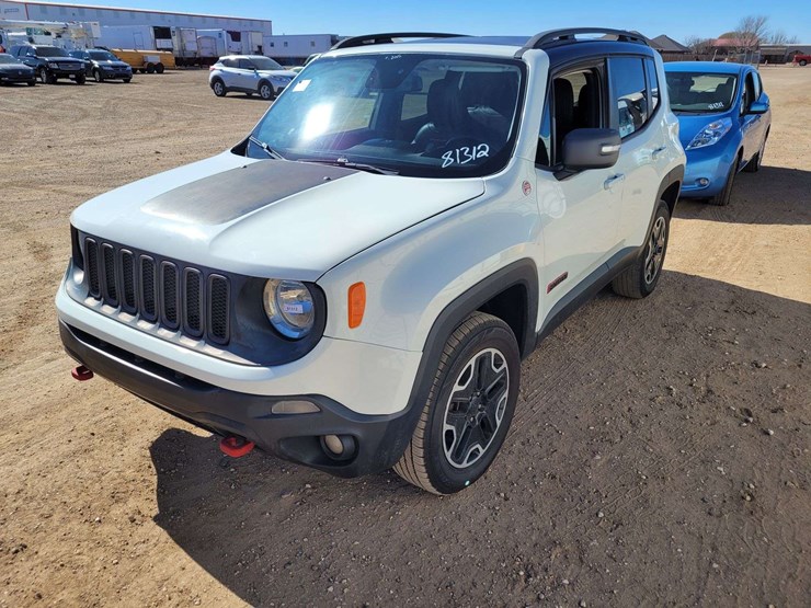 2016-jeep-renegade-trailhawk-image-1