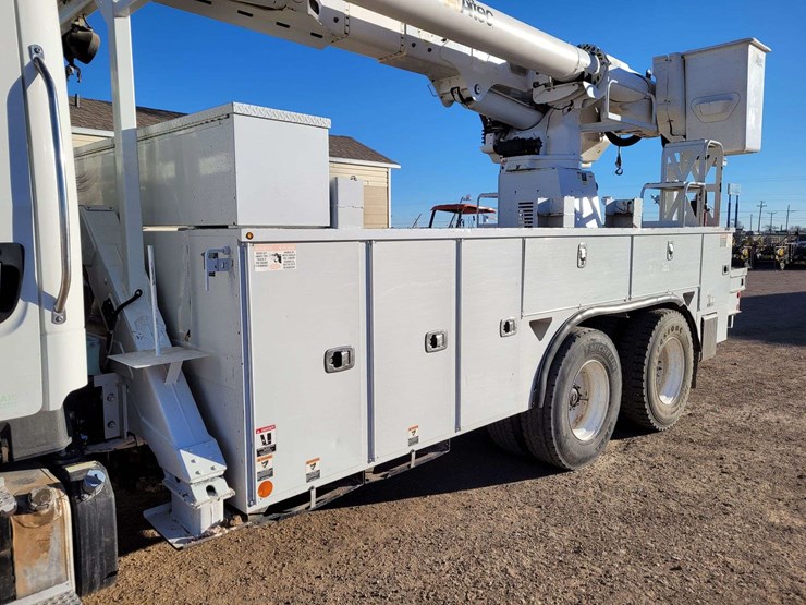 2016-freightliner-m2-106-image-16